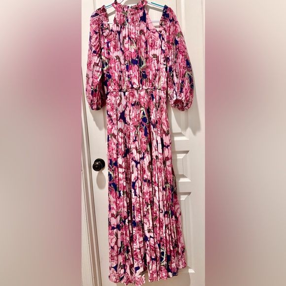 Petal & Pup Hilary Pleated Cold Shoulder Floral Maxi Dress - Picture 6 of 15